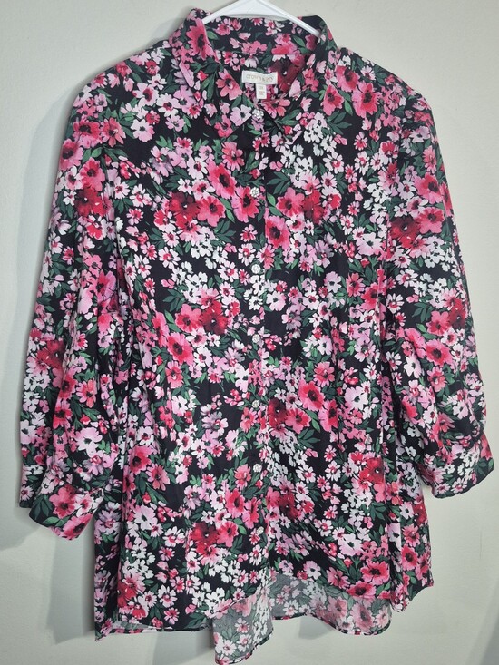 crown & ivy Tops - crown & ivy Black Floral Button-Front Pink Blouse Size 3X
